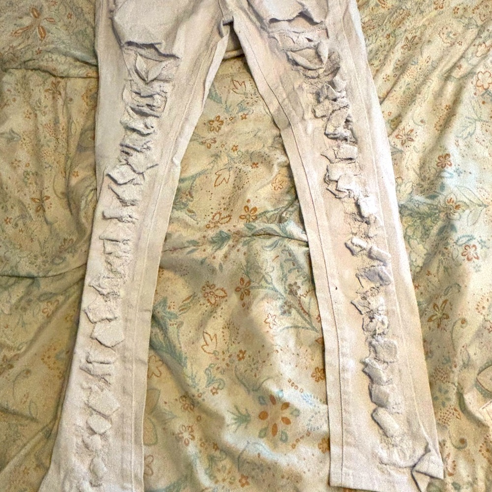 Top Trendz distressed white jeans